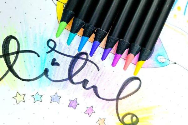 Cómo combinar caligrafía y doodles para diseños más divertidos.