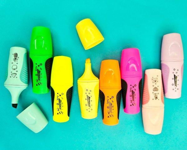 Organiza tu semestre con colores: la psicología de los resaltadores y plumones