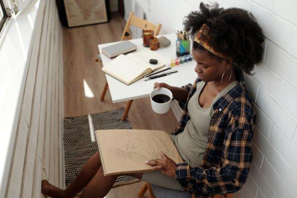 “Tu estilo, tu voz: cómo encontrar tu identidad artística paso a paso”