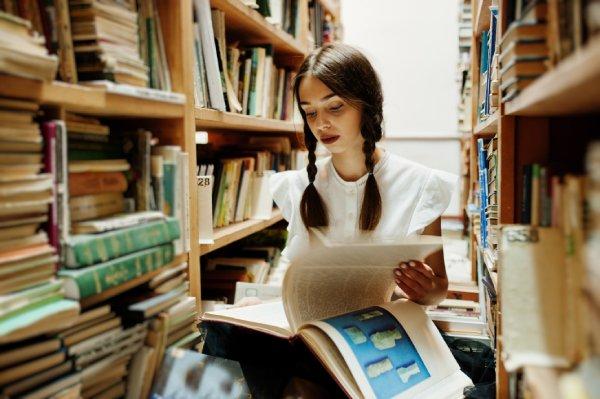 ¿Qué documentales, libros, exposiciones  debo consumir para nutrir mi arte?