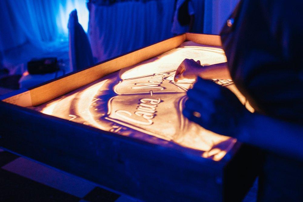 Cómo hacer una mesa de luz casera y para qué puedes utilizarla