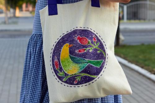 Cómo pintar tu propio tote bag para llevar a la universidad
