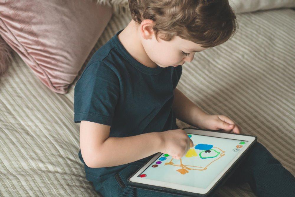 Dibujo digital o a mano ¿Qué es mejor para los niños?