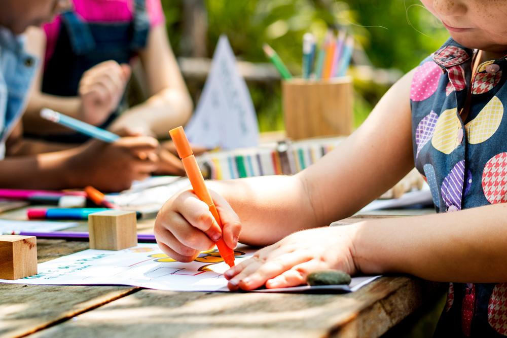 ¿Qué hago con los dibujos de mis hijos? Te enseñamos a hacer un álbum casero